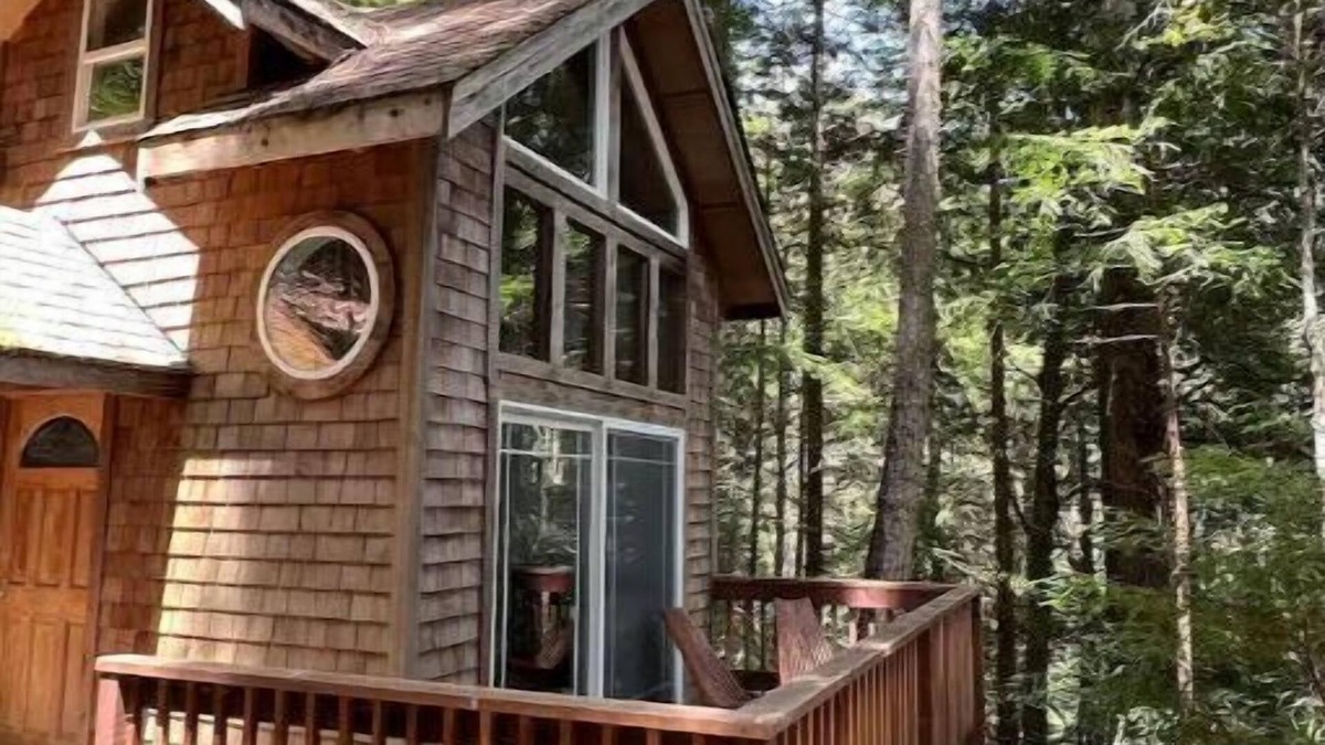 Little River Cabin | Jimmy’s Hike In cabinn A tranquil retreat, family, and romantic getaway