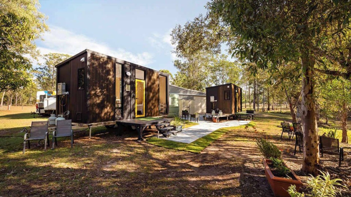 South Kolan House | JJJ's Ranch Farm 1 by Tiny Away