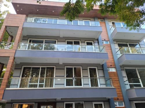 Vasant Kunj House | JMD Residency