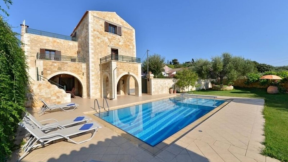 Pyrgos Psilonerou Villa | Joanna Villa, a magnificent historic villa with private pool