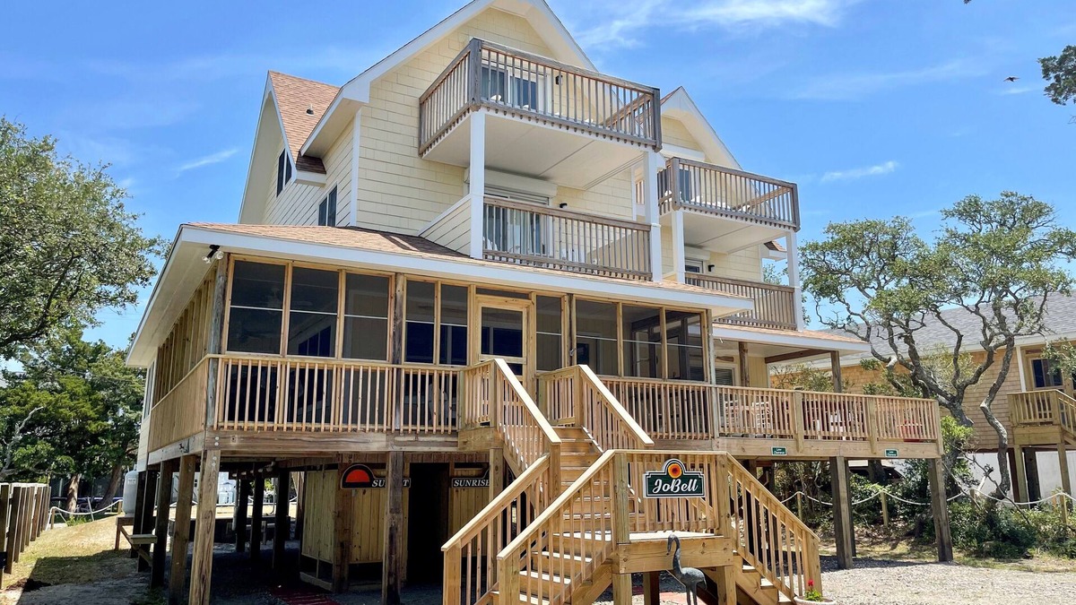 Ocracoke House | JoBell: Spacious Newly Renovated Home