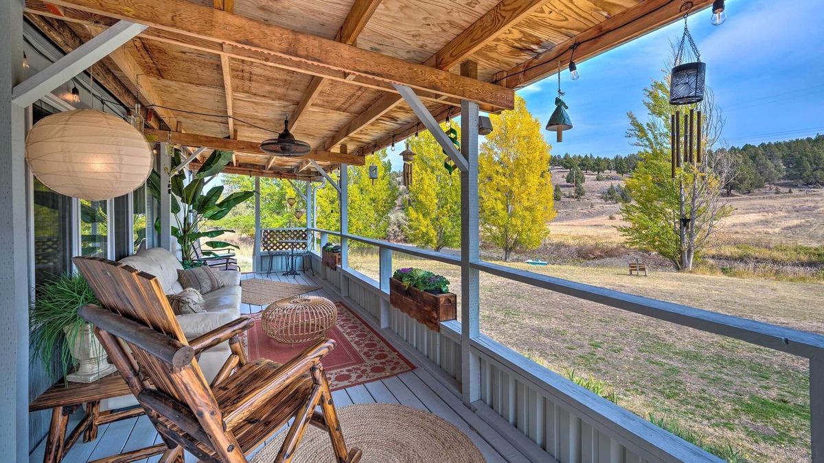 John Day House | John Day Lakehouse w/a Great Outdoor Space!