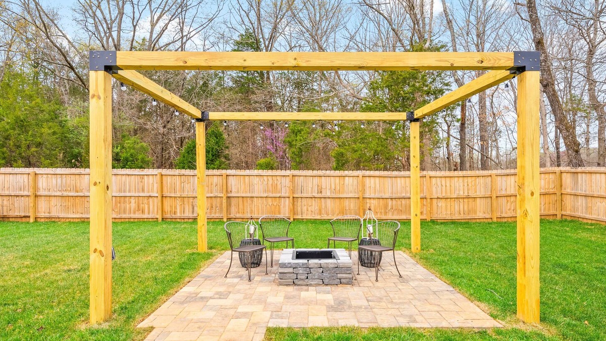 Clarksville House | John's Place (1365 Isaiah Drive)