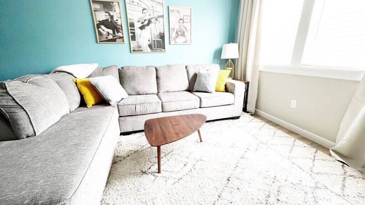 Custer Apartment | Johnny Cash "The Rambler" Suite on Main