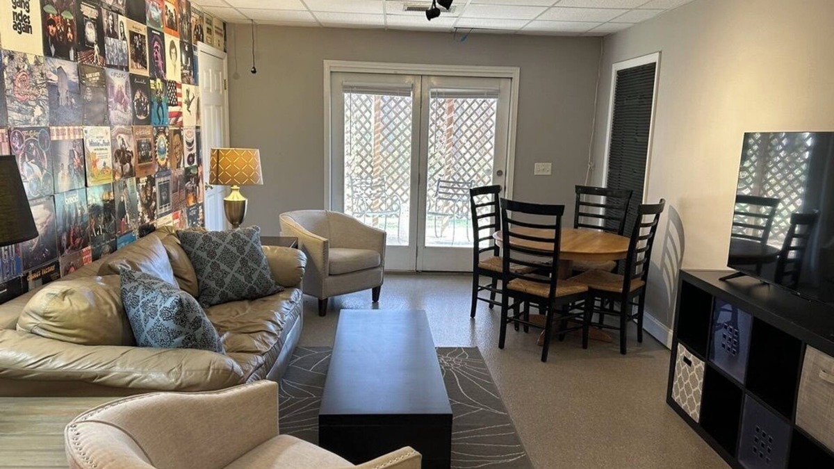 Johns Creek Apartment | Johns Creek 2-bedroom terrace level apartment with separate entrance and parking
