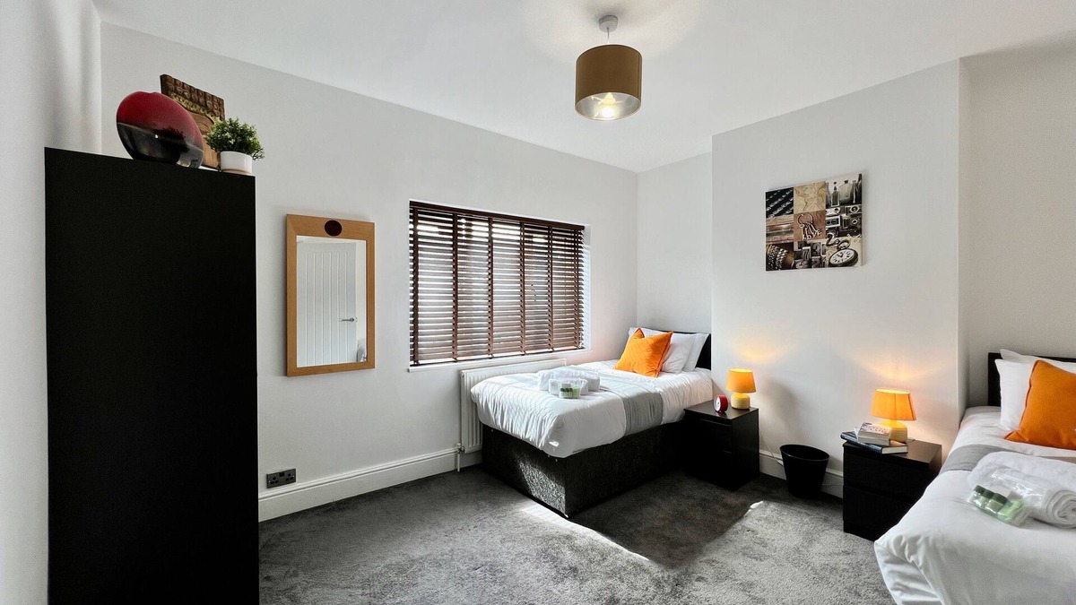 Grimsby Apartment | Johnson House MyShortLets
