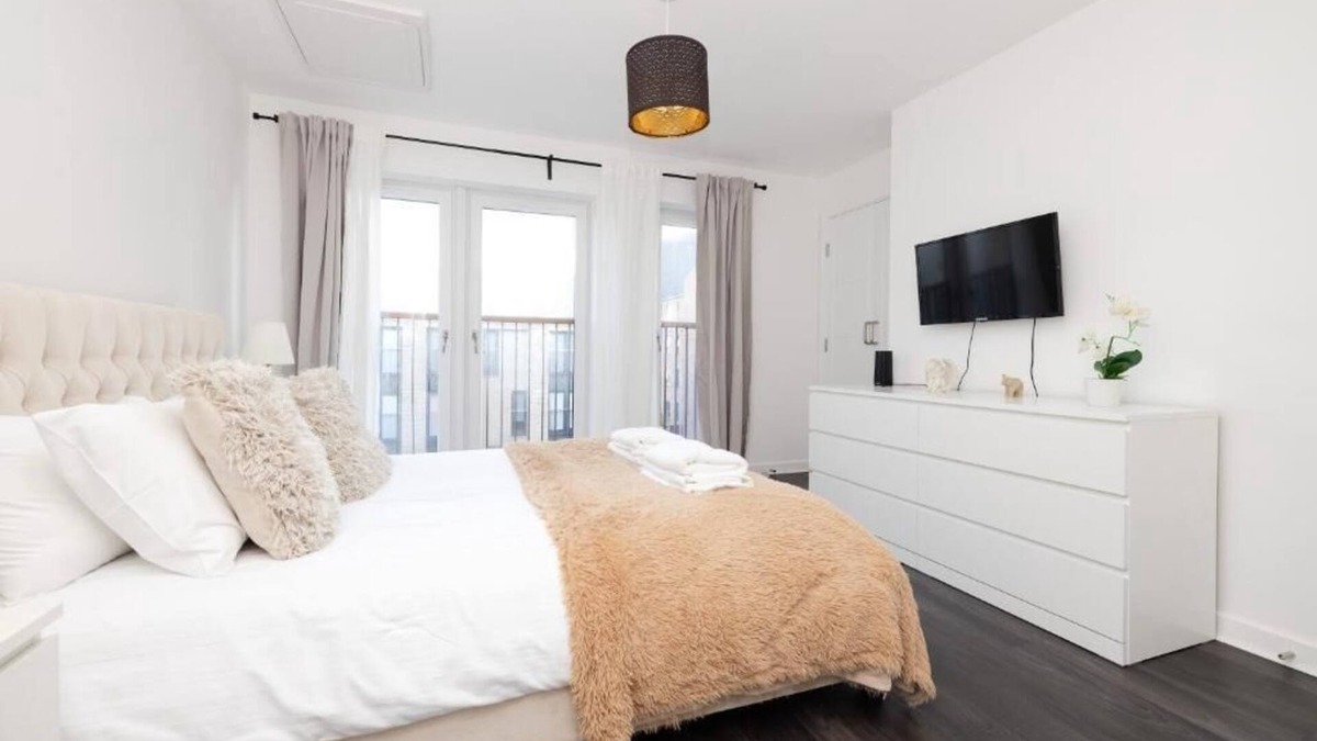 Glasgow House | JOIVY Stylish House with Garden