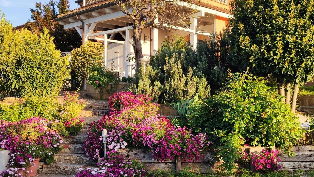 Potenza Picena Apartment | Joka - Red Apartment - Oasi of relaxation 10 minutes fro, the sea