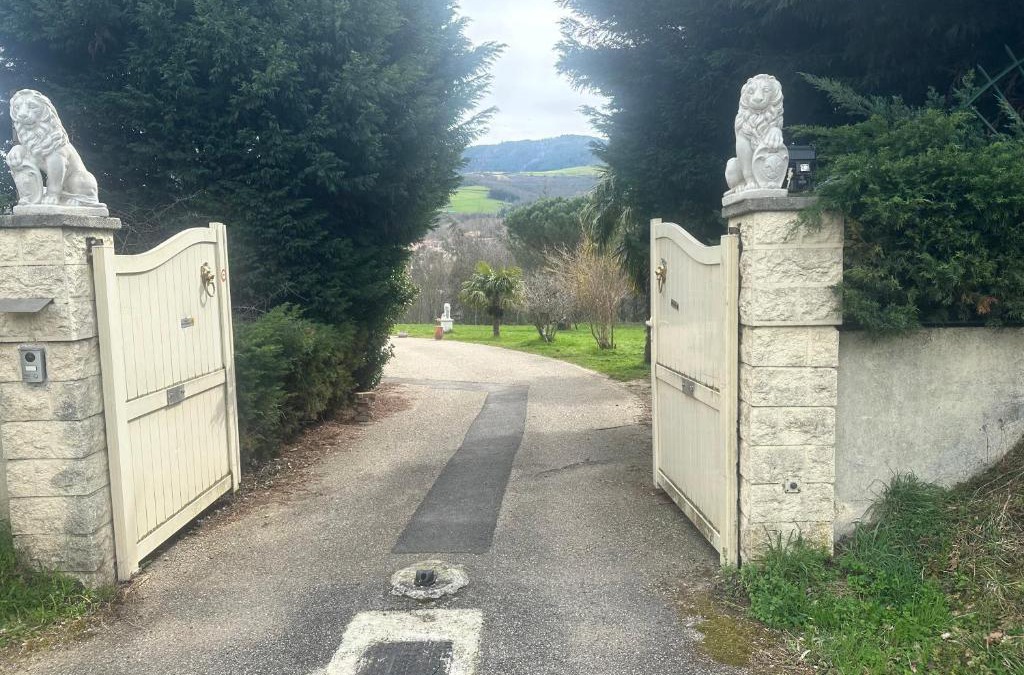 Saint-Jean-Bonnefonds House | Joli appartement au calme avec place de parking privé