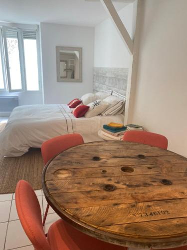 Saint-Arnoult-en-Yvelines Apartment | Joli studio en centre ville