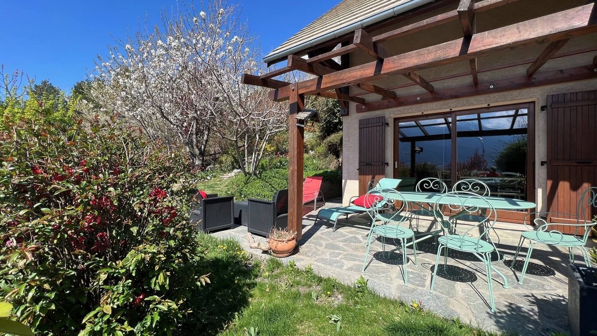 Embrun House | Jolie maison lumineuse, à proximité des commodités et lac de Serre Ponçon