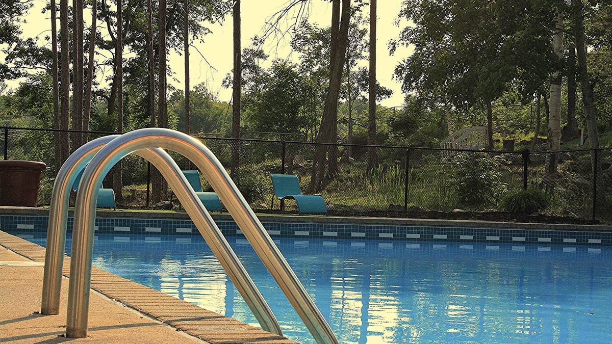 Otter Lake Resort | Jolly Roger Inn & Resort