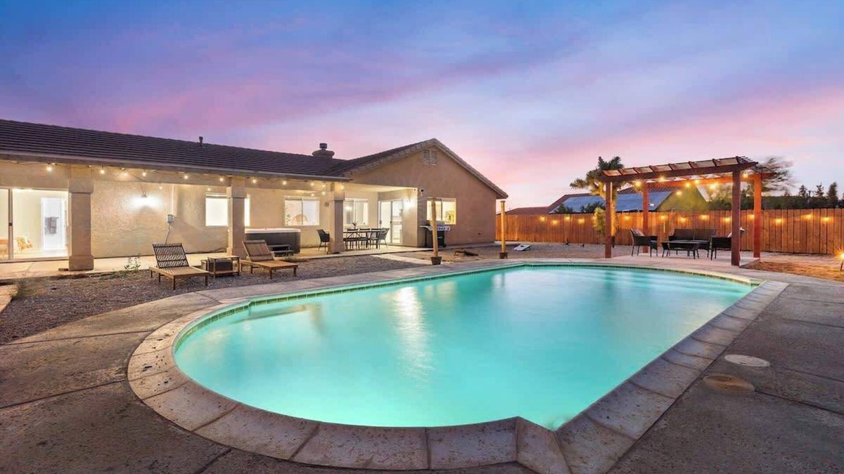 Yucca Valley House | Joshua Tree 5BR Getaway w/Heated Pool & Hot Tub!