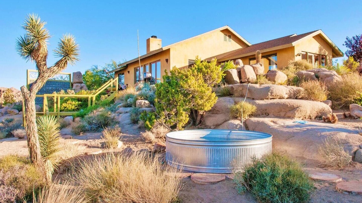 Monument Manor House | Joshua Tree Oasis