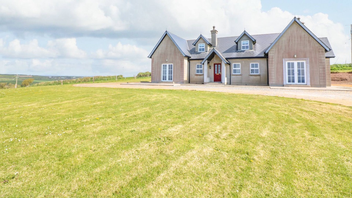 Templetown Cottage | JOSIE'S HOUSE, family friendly in Fethard-On-Sea, County Wexford