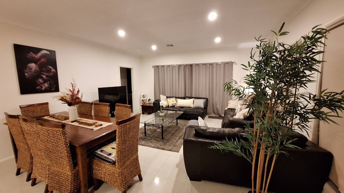 Kambah House | JoyWaves New 4Bedroom retreat - ultimate getawayn