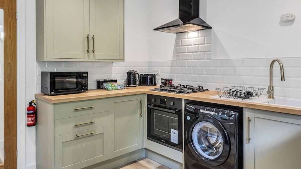 Dudley House | JRR Stays - West Midlands - Dudley