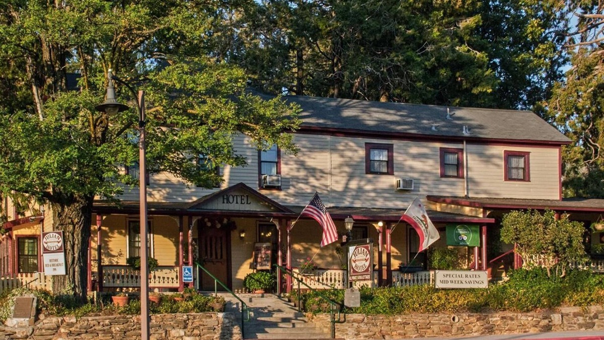 Julian Bed & Breakfast | Julian Gold Rush Hotel