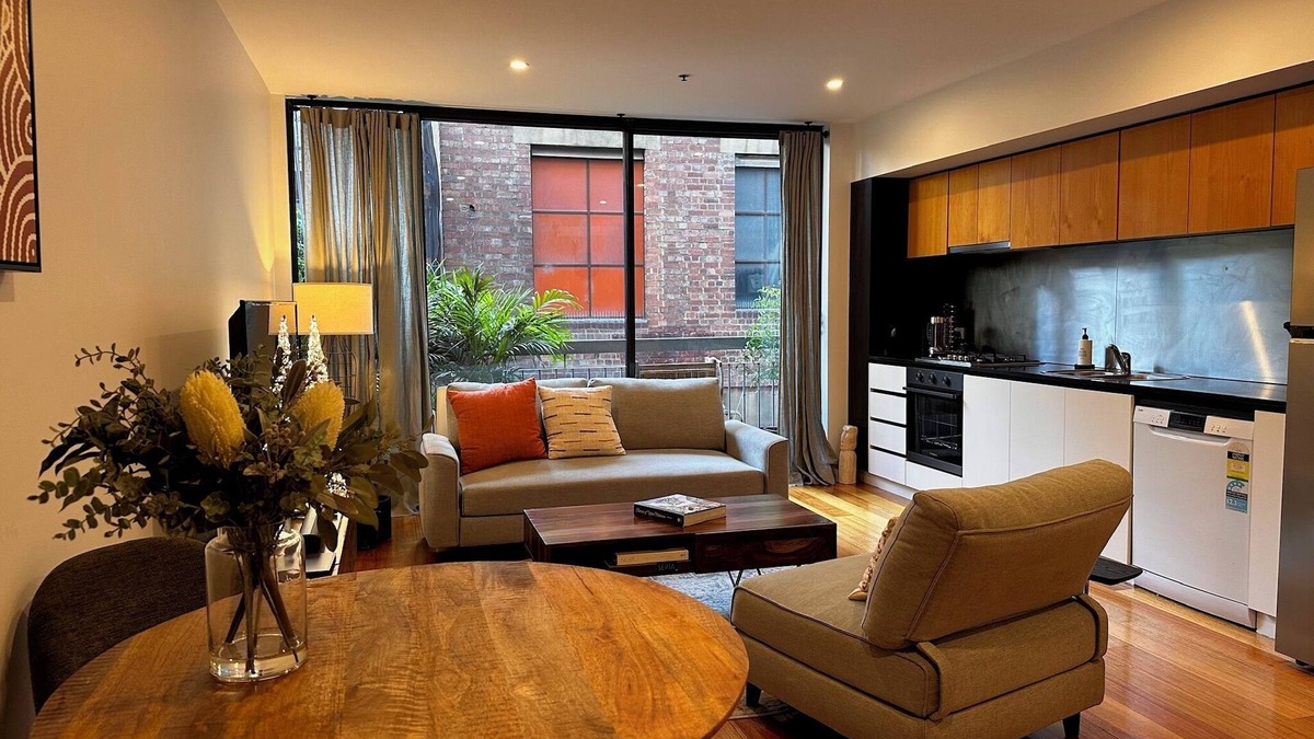 Chinatown Apartment | Juliet: Stylish 1 bedroom laneway apartment. CBD. Parking, Parking option
