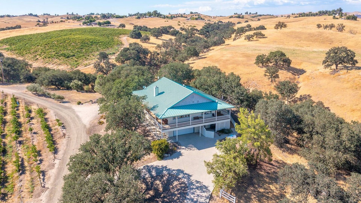 Paso Robles House | June's Vineyard Tranquil Tuscany-Inspired Vineyard Retreat Paso Robles