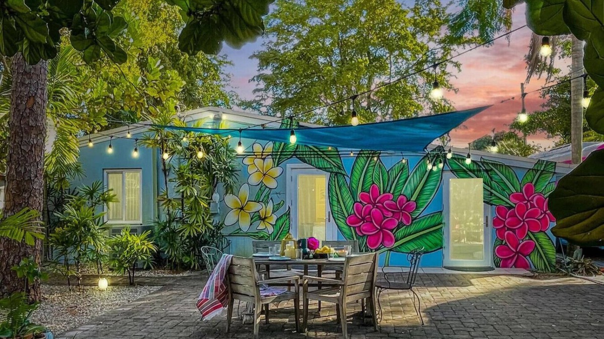 Riverside Park Condo | Jungle Fortress - Cozy Studio/Mins to Airport+Port
