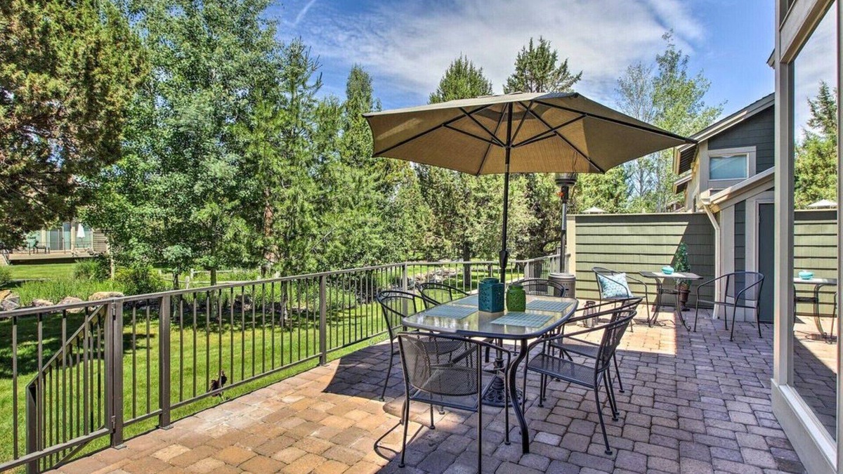 Redmond House | Juniper Creek Inn - Eagle Crest on the Creek- Passes Included, No Resort Fees!