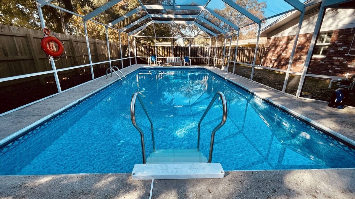 Wright House | "Juniper Junction" - Covered Pool/Entertainer’s Dream/10 Minutes from Beach