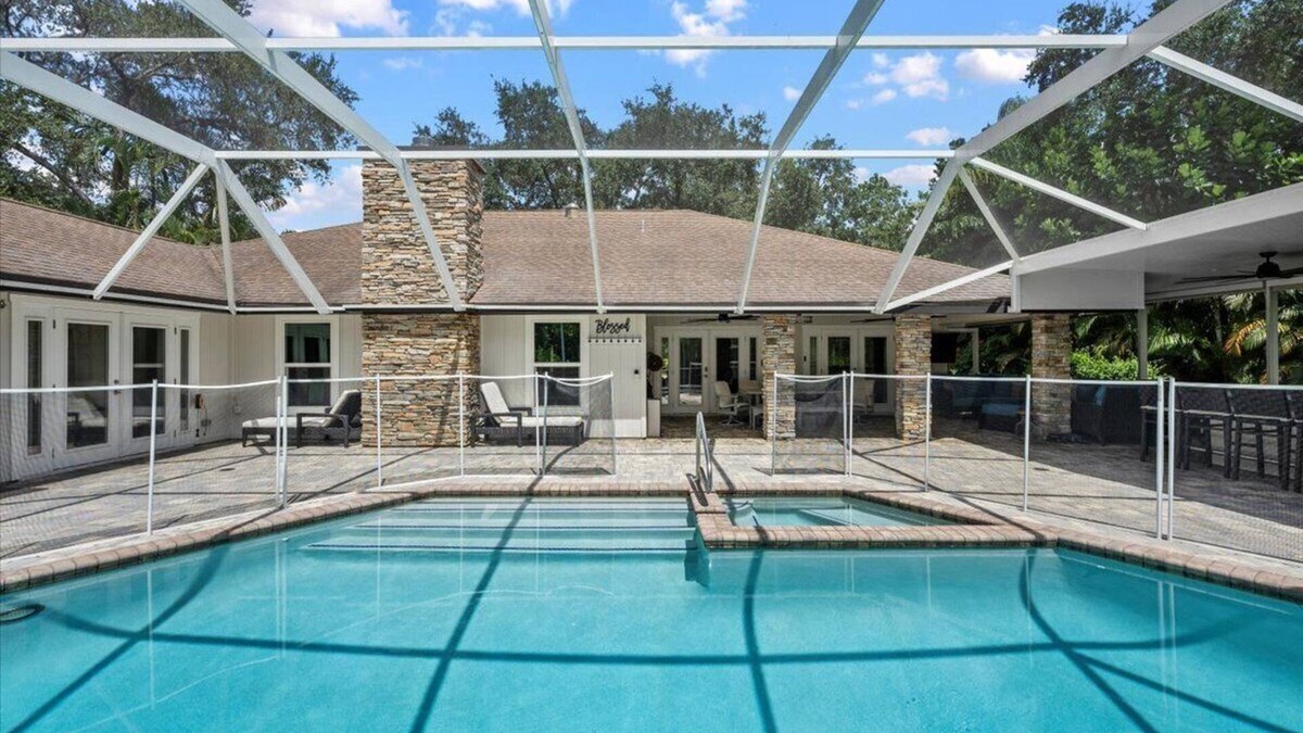 Jupiter Farms House | Jupiter Gem- Pool, Grill and Bar