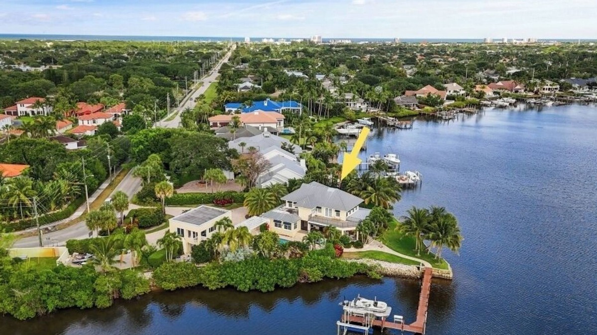 Tequesta House | Jupiter Riverfront Compound with 20,000 lb Boat Lift