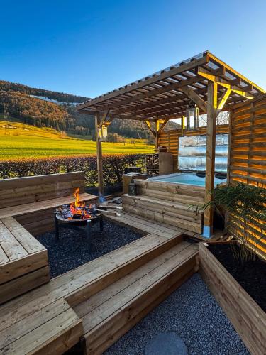 Rebeuvelier Ski Chalet | Juralodgespa Détente avec jacuzzi et vue