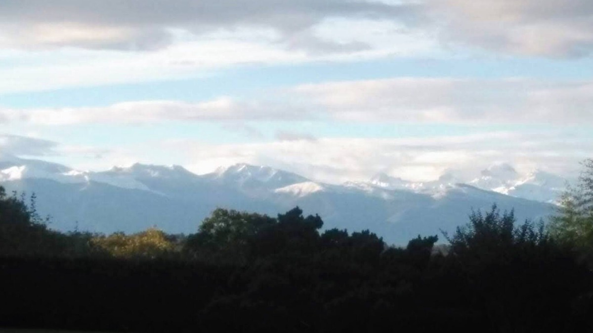 Jurancon House | Jurançon- Loue villa with pool overlooking the Pyrenees 12/14 pers.