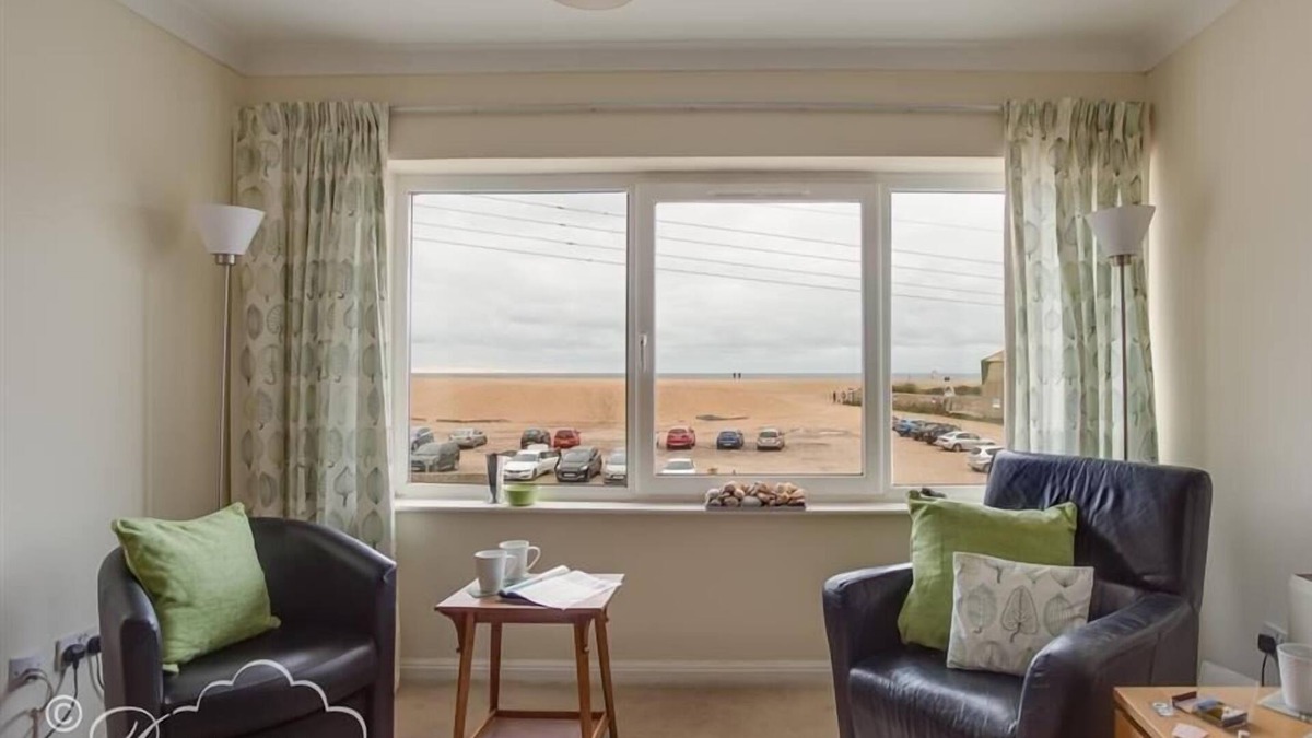 West Bay Cottage | JURASSIC VIEW, romantic, country holiday cottage in West Bay