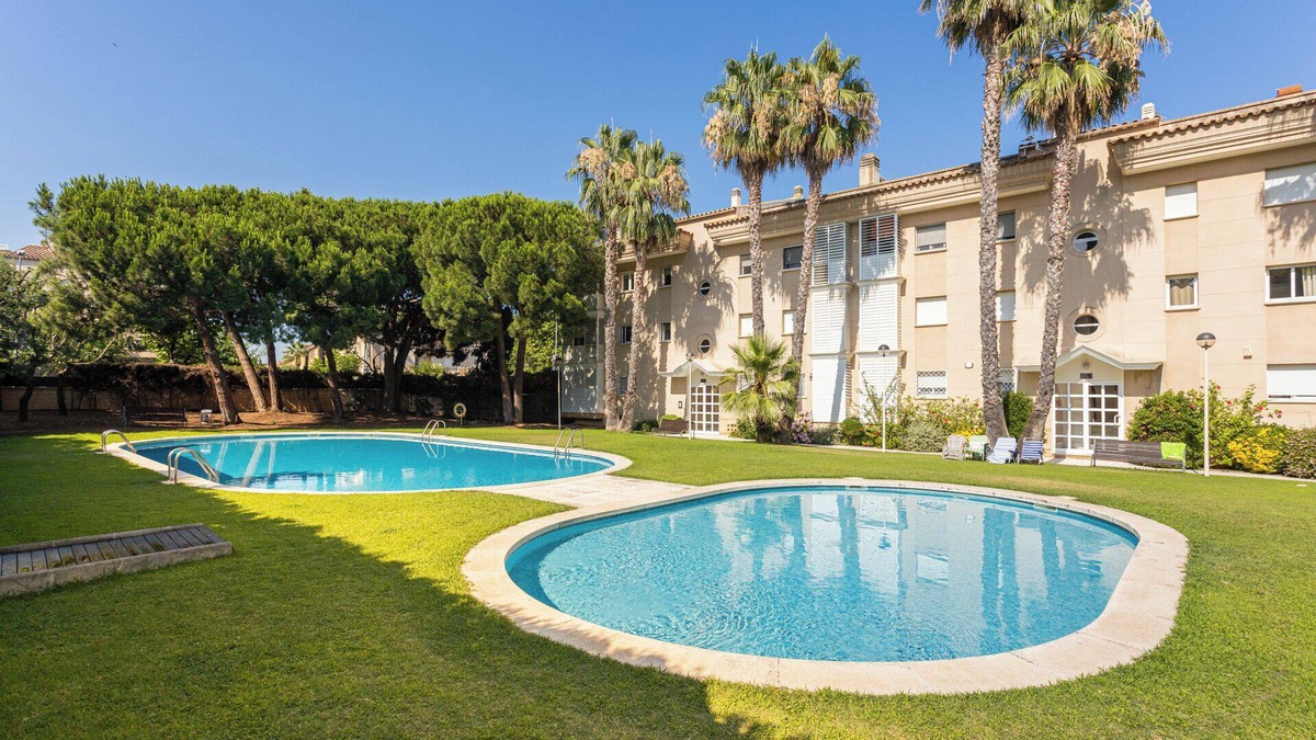 Castell-Platja d'Aro Condo | Just 2 steps from San Pol Beach! SeaBreezeHeaven: Terrace BBQ, Sea & Pool Views