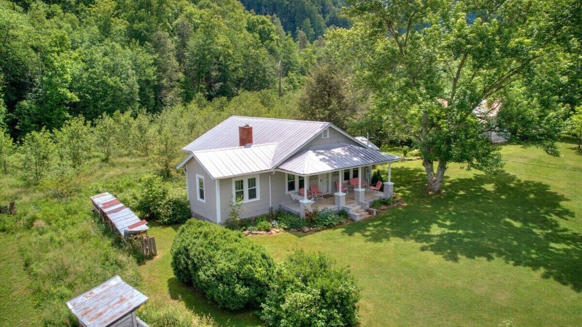 Roan Mountain House | Just a few mins from the State Park, offering an abundance of trails and outdoor activities.