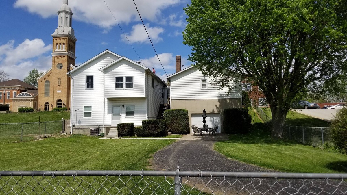Lawrenceburg House | Just a little basement efficiency in the Heart of Downtown Lawrenceburg.