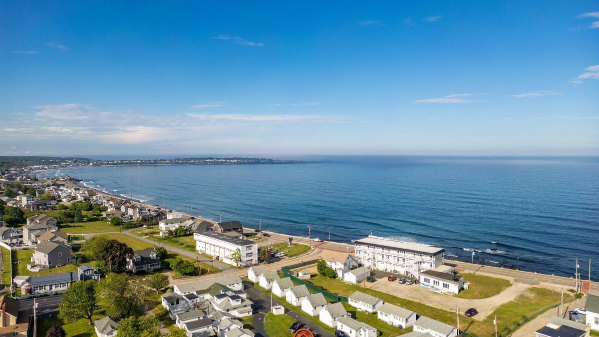 York Harbor House | Just Beachy – Charming Studio!