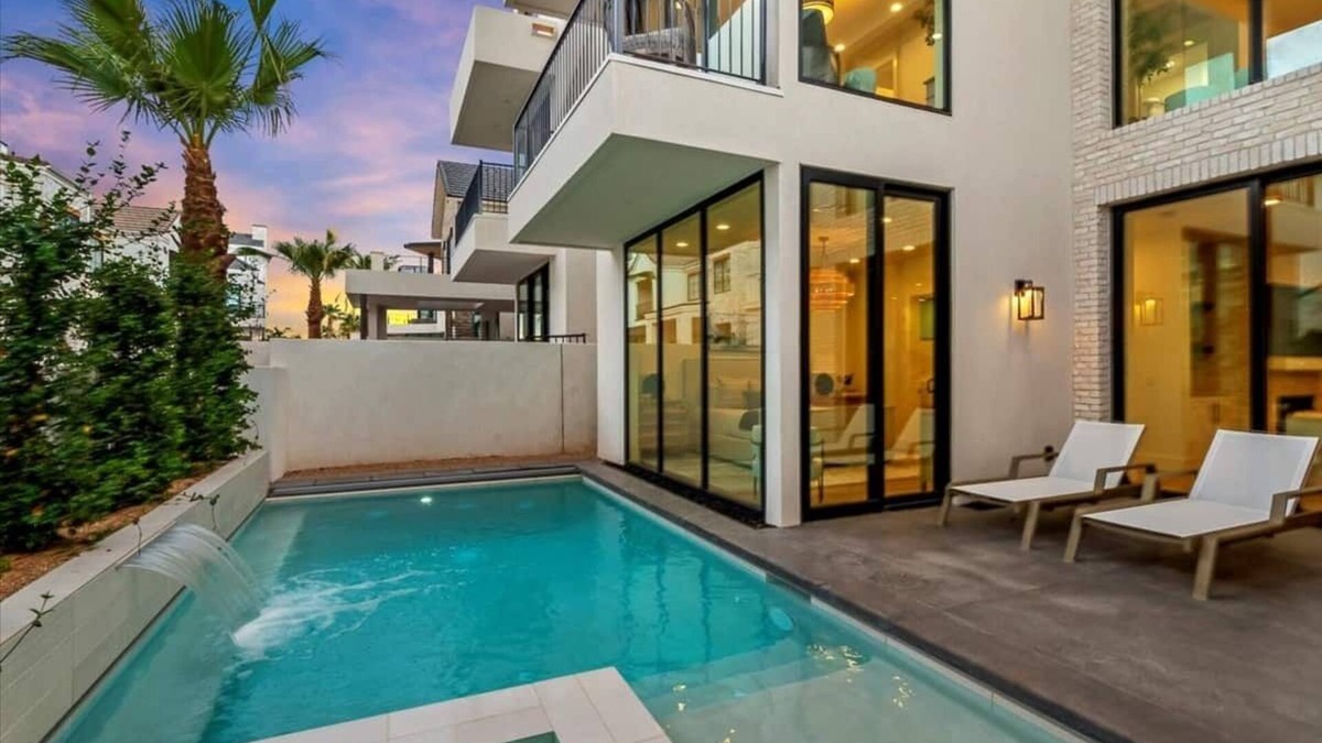 St. George House | Just Beachy: Private Pool, Lagoon + Beaches