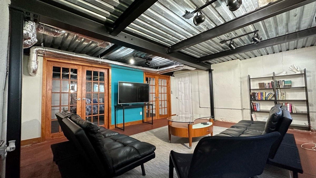 Long Beach Apartment | Just blocks to the beach with loft vibe-2 beach passes included with your stay