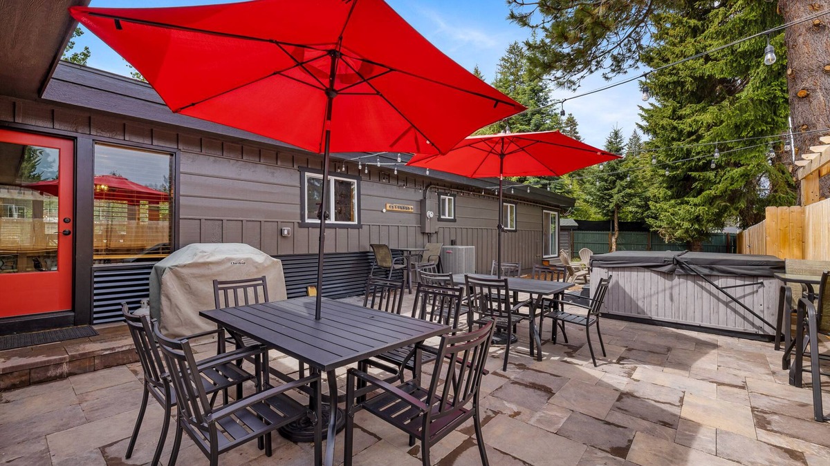 McCall House | Just for Fun - Hot Tub - Air Conditioning - Near Downtown