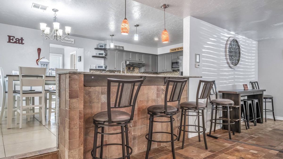 Central Oklahoma City House | Just Like Home #9: Heart of OKC Spacious Stay for 14 w/swimming pool and b-ball