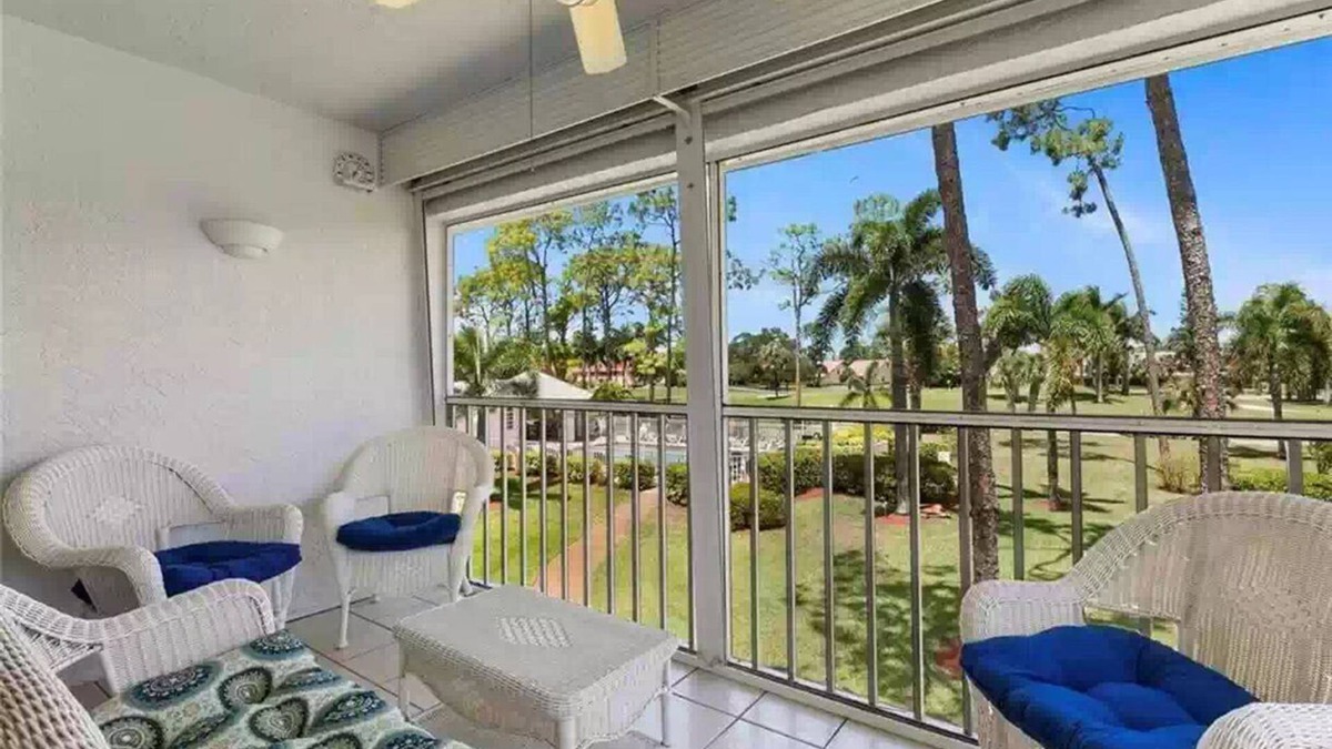Gleneagles Condo | Just Minutes From 5th Ave And The Great Beaches In Naples