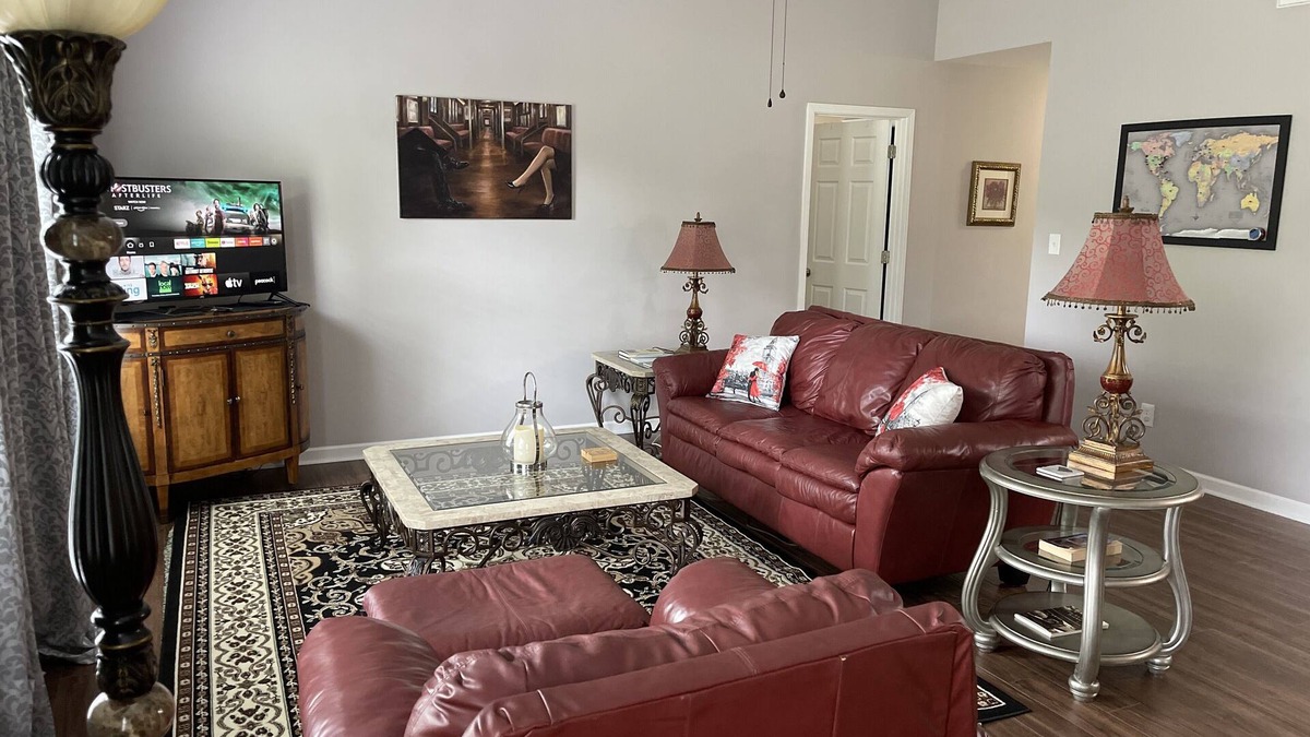 Taylors Apartment | Just off Main near Taylors Mill - CLEAN & COMFY