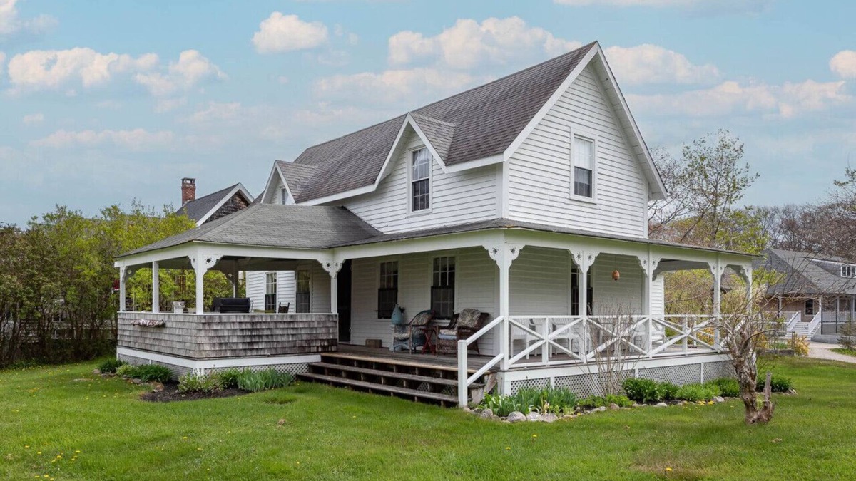 Ocean Point Cottage | Just one block from the Ocean!