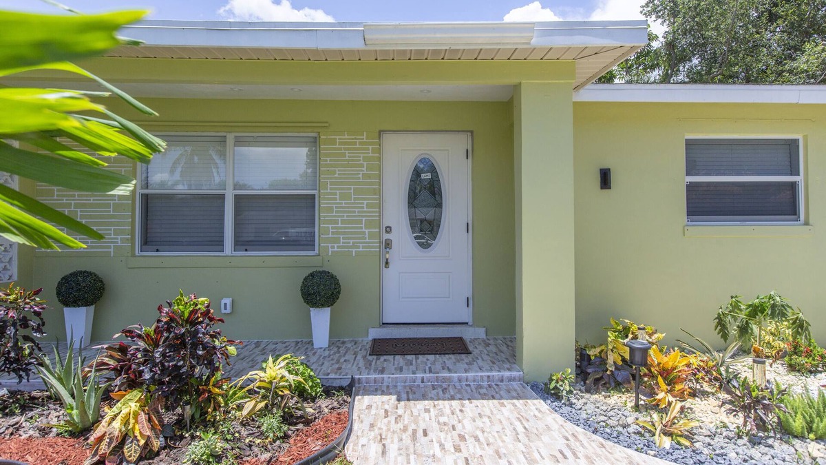 Hunt Club Apartment | Just one Guest house near PGA