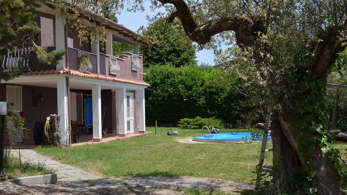 Poggio San Lorenzo House | Just outside Rome. Apartment in a villa, with swimming pool.