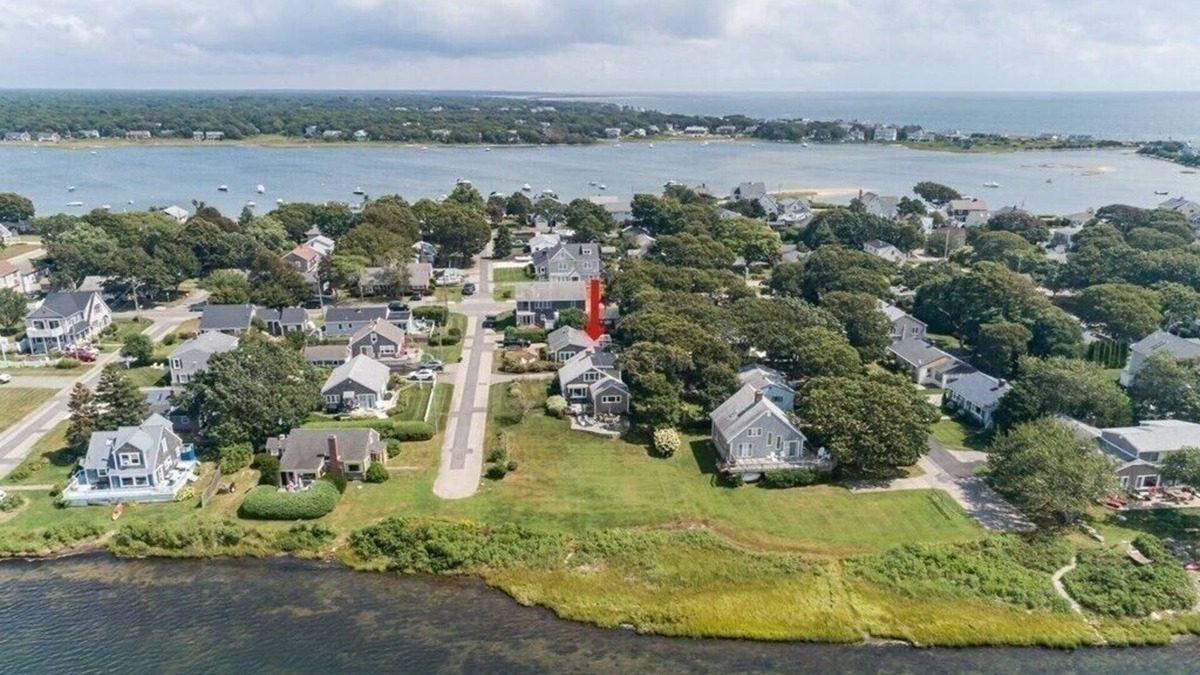 Mara Vista House | Just Renovated Waterfront Home .25 Miles To The Beach (2260)