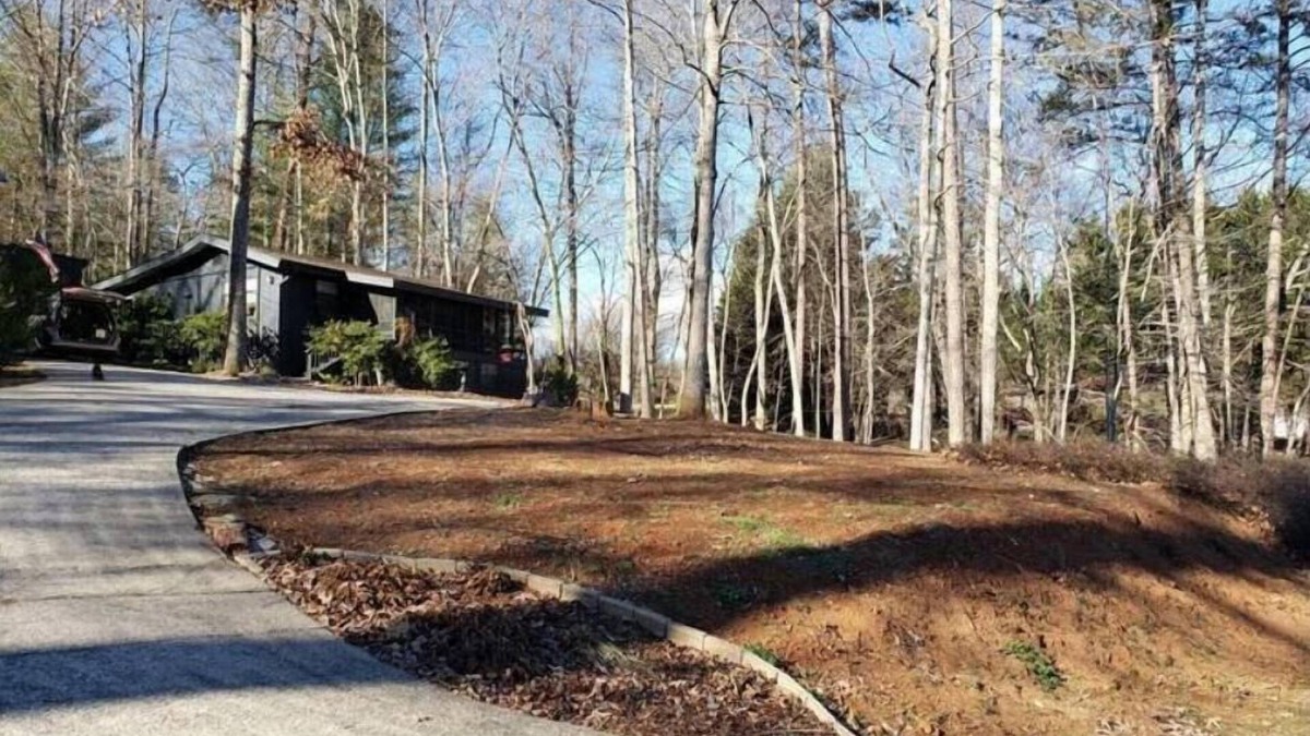 Chatuge Village House | JUST RIGHT SIZE HOME. WATCH LAKE FROM PORCH
