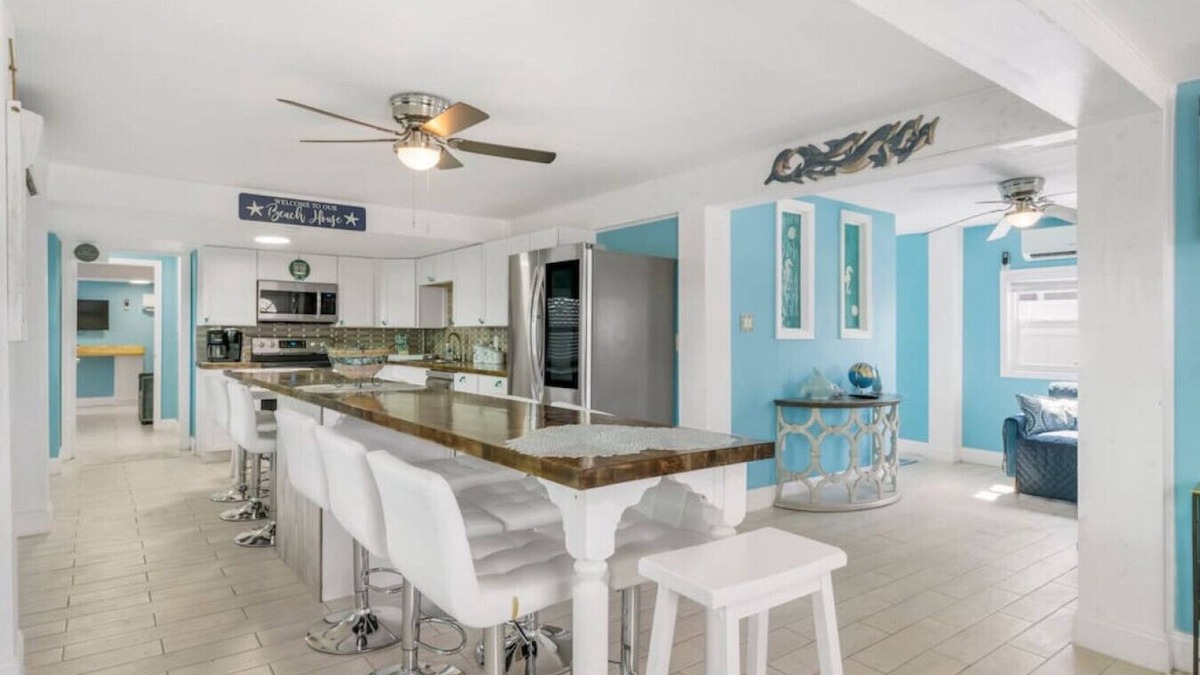 Lower Grand Lagoon Apartment | Just steps from the beach