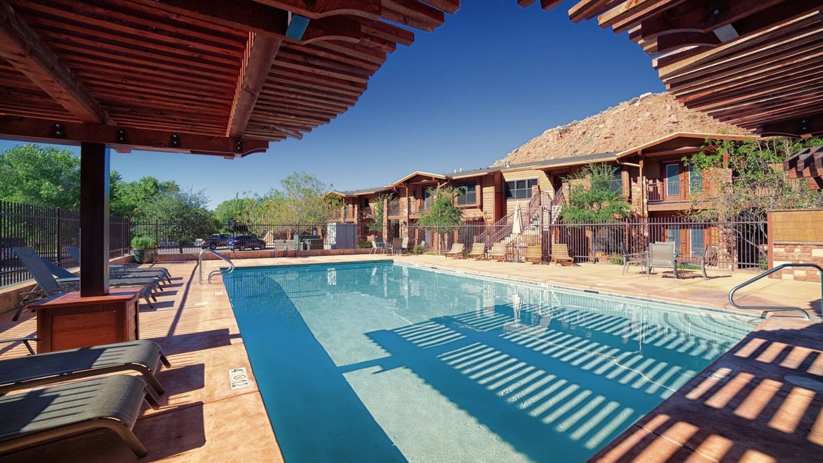Zion National Park South Entrance Hotel | Just What You Were Looking For! with Outdoor Swimming Pool, Free Parking
