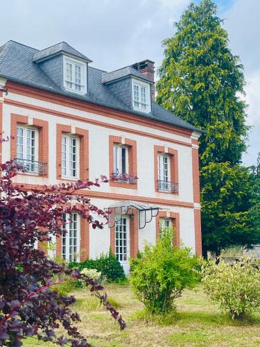 Saint-Nicolas-de-Sommaire Bed & Breakfast | Juste le bruit des fleurs